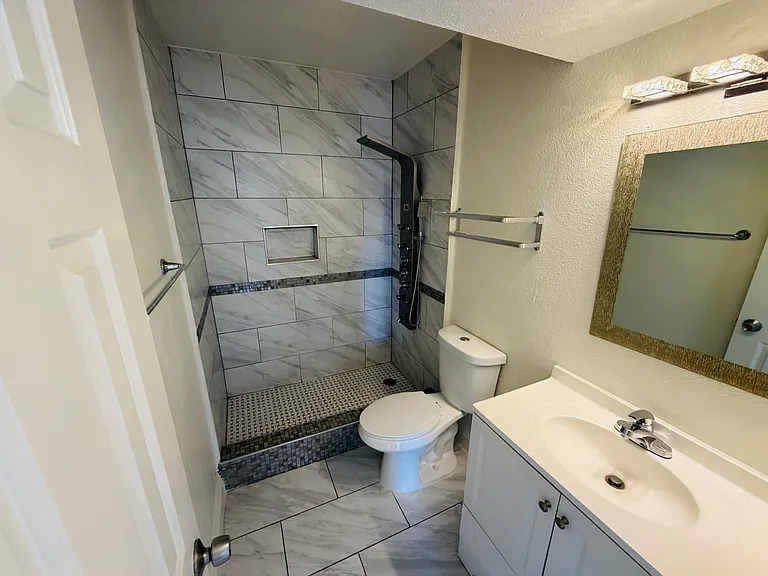 1364 Pattee Cir #C — Photo 11