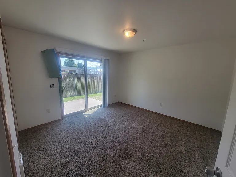 1410 Worden Ave — Photo 6