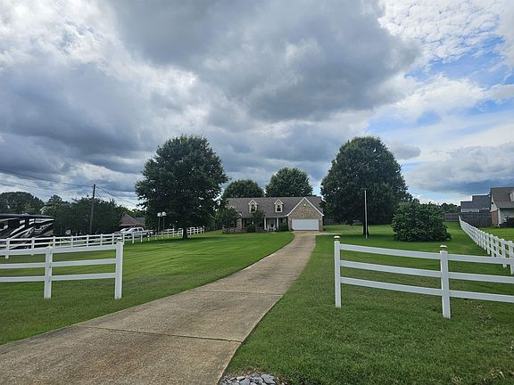 3rd image of 303 Rolling Meadow Dr