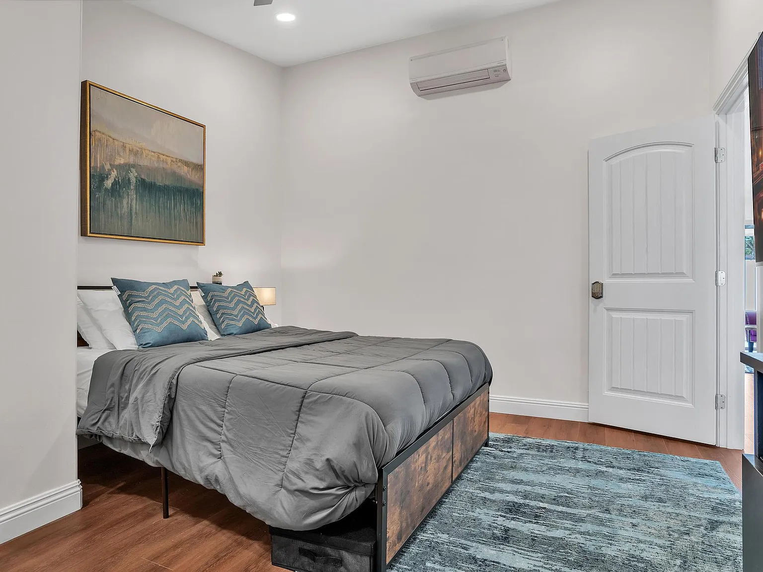 4 bed, 2100 sqft, $1,250 — Photo 2