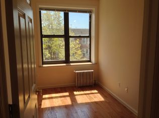 2460 28th St #3B, Astoria, NY 11102