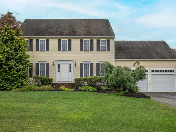 16 Highland Cir, Halifax, MA 02338