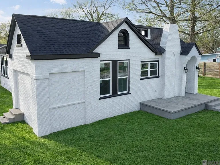 4809 Longfellow Dr — Photo 2