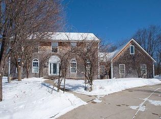 7395 Quail Ridge Dr, Dexter, MI 48130