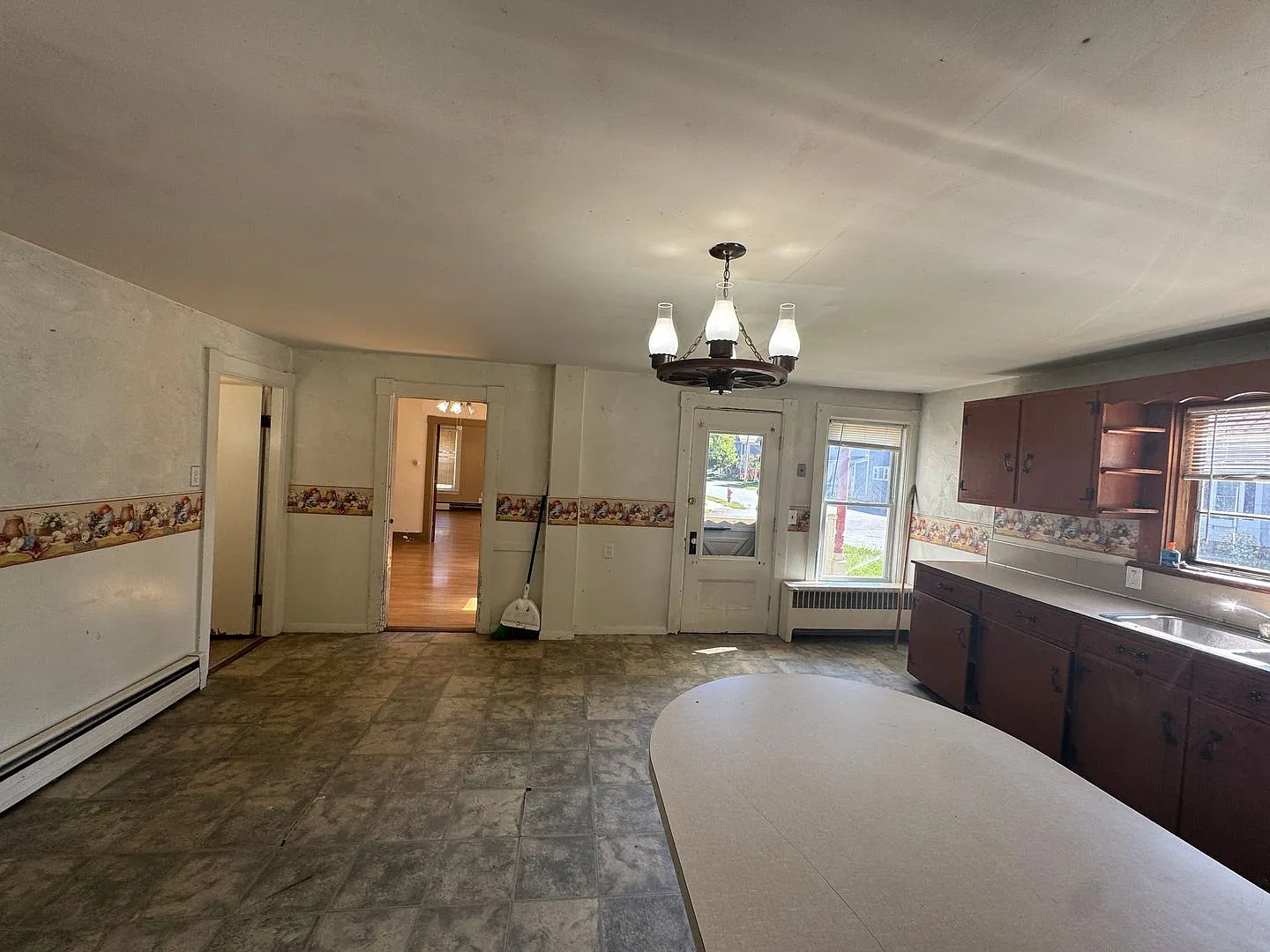 16 Laurel Ave. — Photo 2