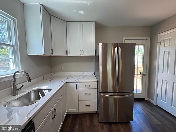 4th image of 5372 Seneca Ct
