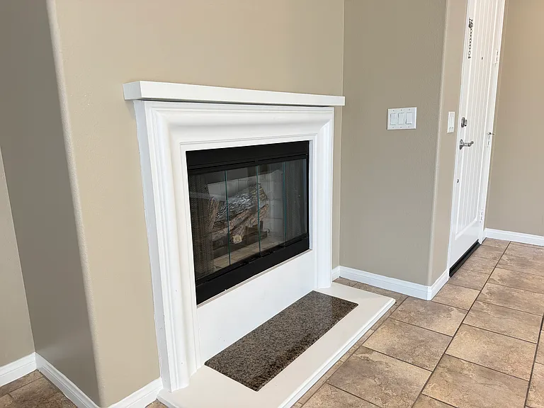 Gas fireplace