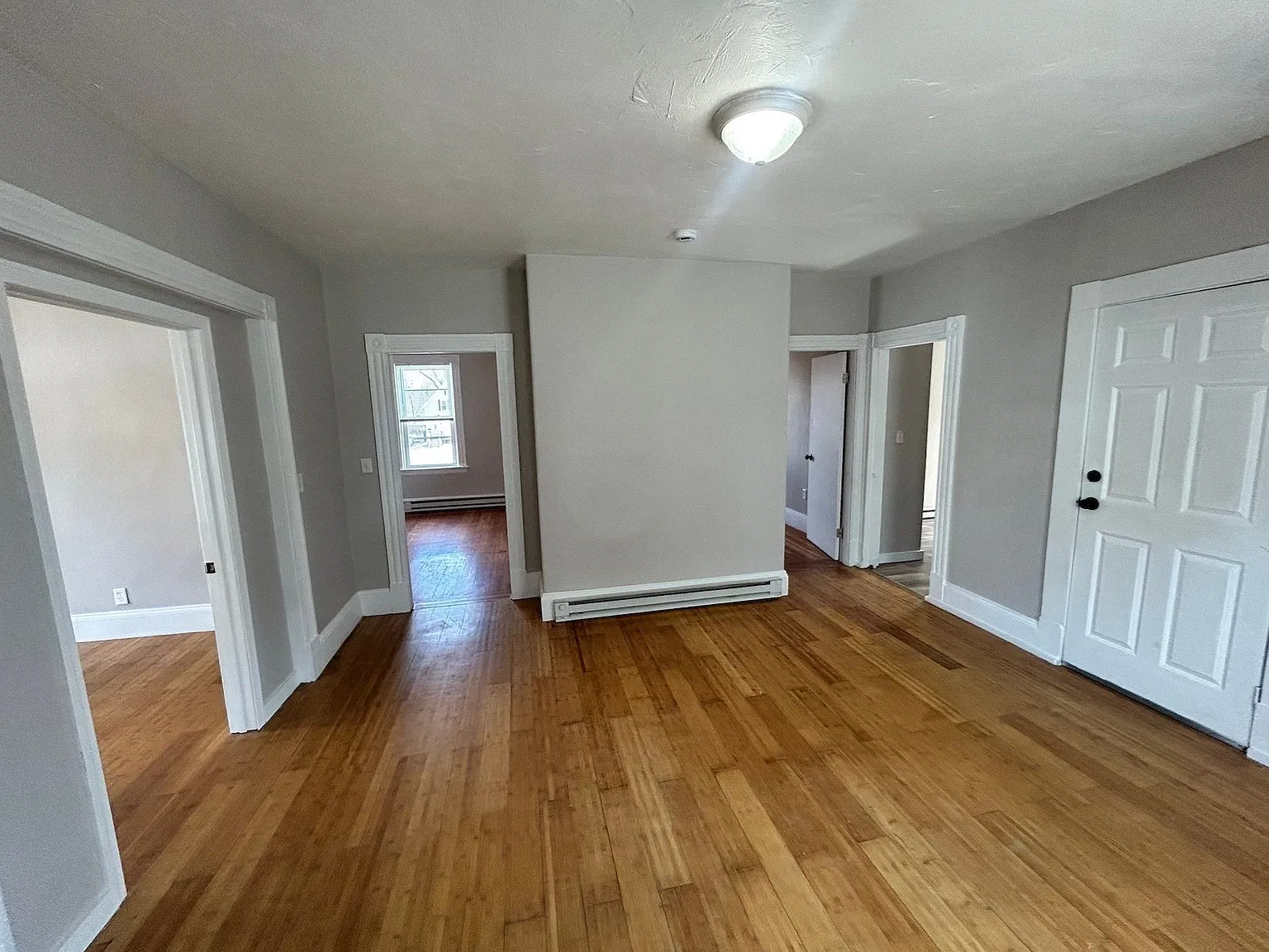 3 bed, 1.0 bath, 1056 sqft, $2,450 — Photo 2
