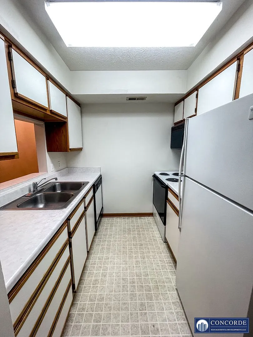 Goodhue Apts. — Photo 4