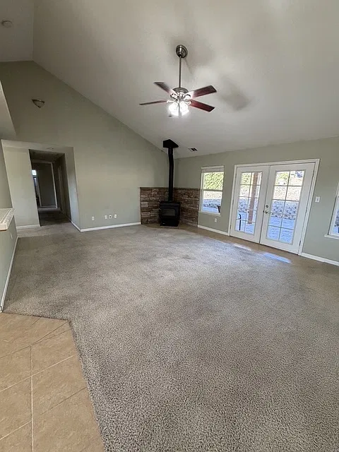 Spacious and beautiful 3 bdrm, 2 bth, 1987 sq ft home close to Lake! — Photo 3