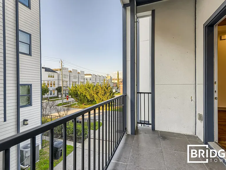 2208 Arabelle St — Photo 9