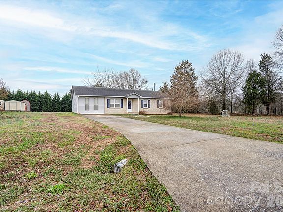 2nd image of 113 Hicks Rd