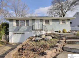 6202 Oak St, Omaha, NE 68106