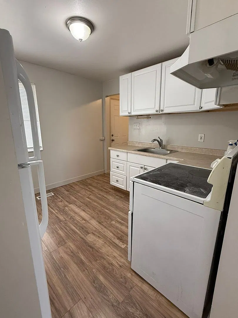 3905 S 1040 E — Photo 3