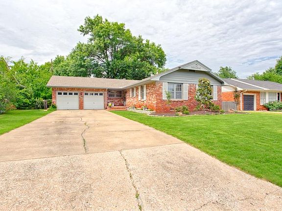 2nd image of 2625 Carlton Way