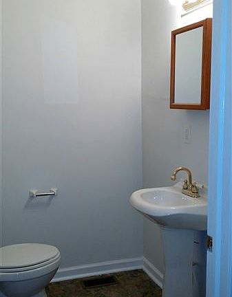 614WinsorDownstairsBath