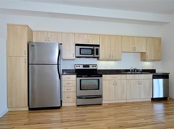 4th image of 889 E Date St E #322