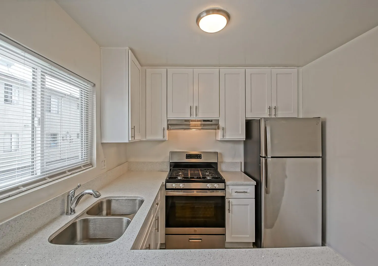 2307 Carnegie Lane — Photo 1