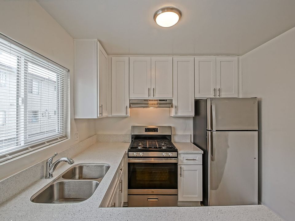 1st image of 2307 Carnegie Ln