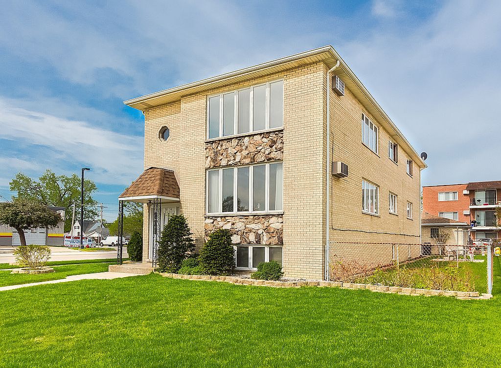 8654 Menard Ave, Burbank, IL 60459 Zillow