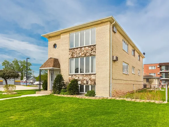 8654 Menard Ave, Burbank, IL 60459