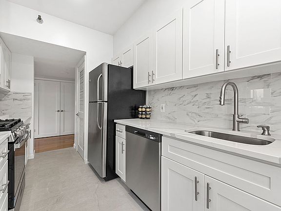 3rd image of 308 E 38th St APT 21A