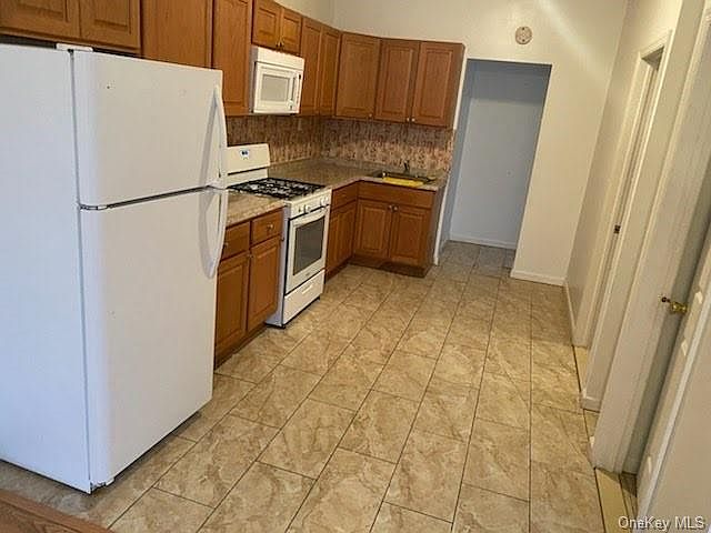 2nd image of 153 Broadway #2