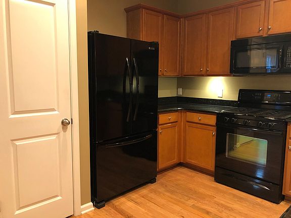 Spacious kitchen with all appliances!