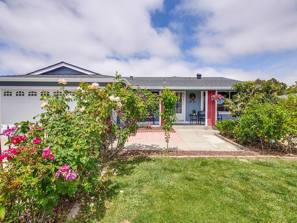 1st image of 32266 Crest Ln