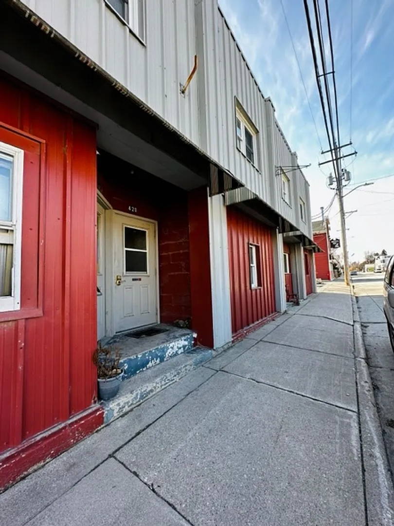 Building Photo - 420 E Main St