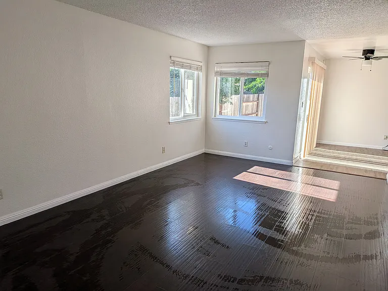10141 De Soto Way — Photo 2