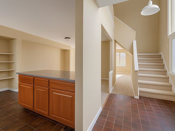 4th image of 110 Hamlet Dr