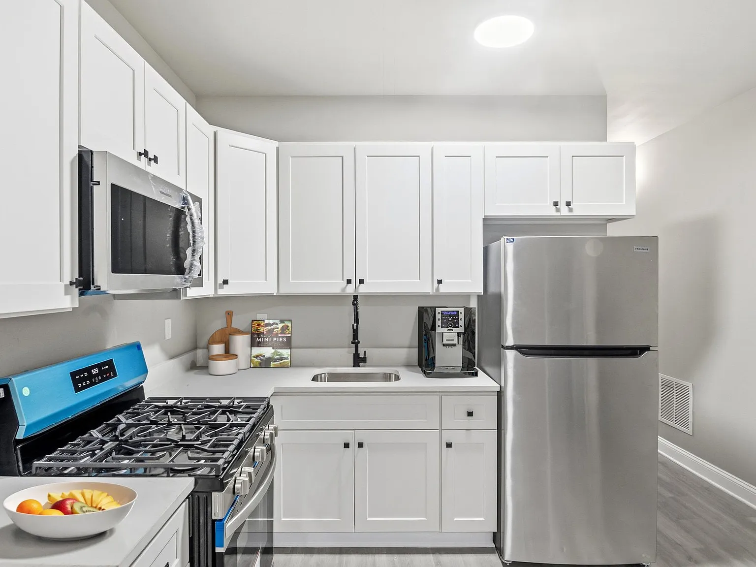 3 bed, 1250 sqft, $2,150 — Photo 3
