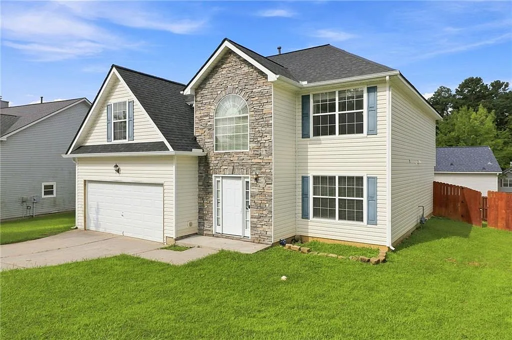4 bed, 2.5 bath, 2695 sqft, $2,800 — Photo 3