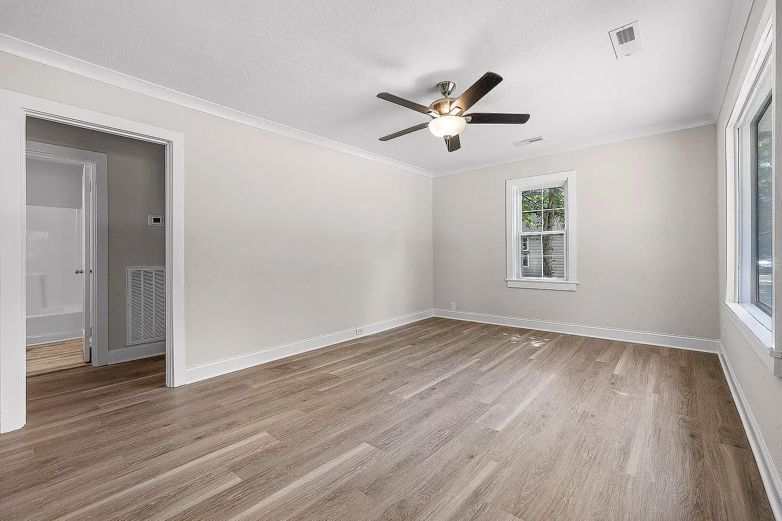 3 bed, 1800 sqft, $2,500 — Photo 4