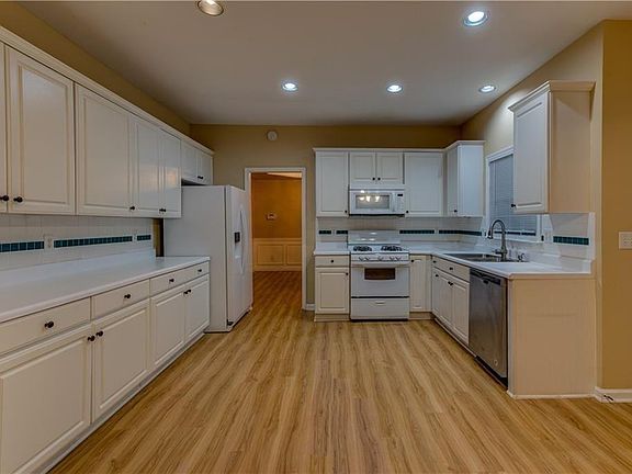 5th image of 1429 Oglethorpe Dr