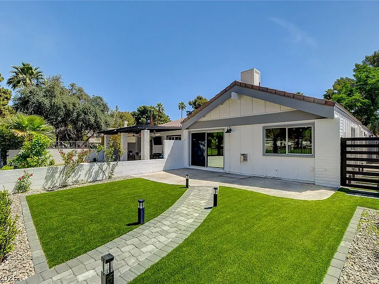 2999 Bel Air Dr — Photo 37