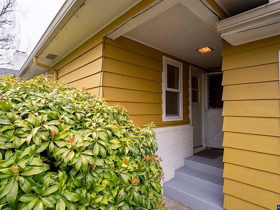 4th image of 925 6th Ave SW