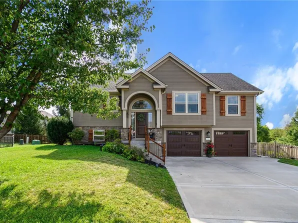 1703 NE 197th Ct, Smithville, MO 64089