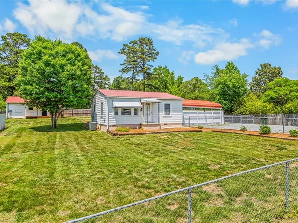 102 Grimes Park Dr, Thomasville, NC 27360