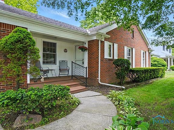 3rd image of 1110 Bourgogne Ave