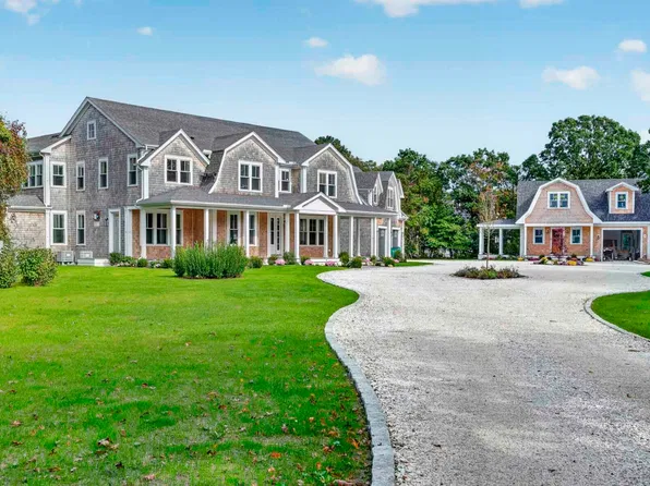 9 Suttons Way, Edgartown, MA 02539