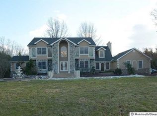 15 Apple Blossom Ln, Manalapan, NJ