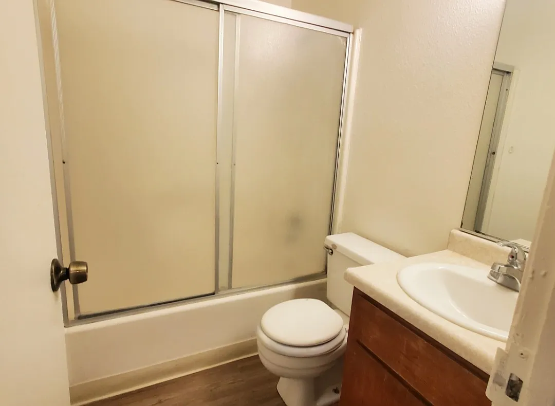 2 bed, $1,100 — Photo 2