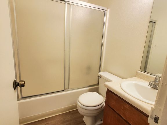 2nd image of 924 W 13th St APT B