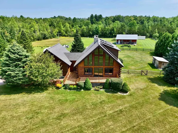 8 Maynard Court, Grand Isle, VT 05458