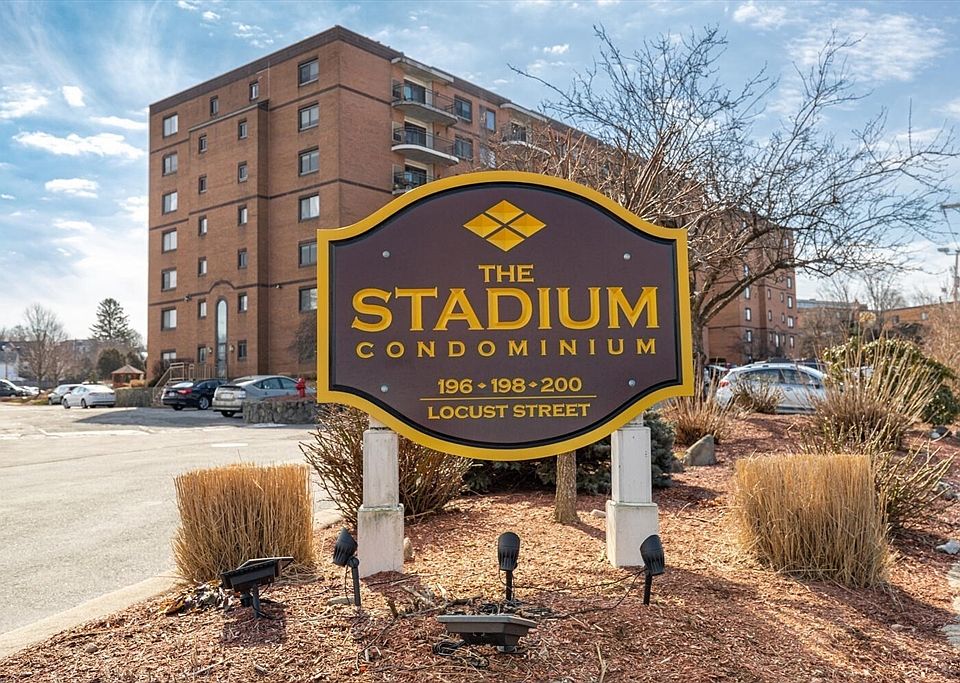 1st image of 200 Locust St APT 706