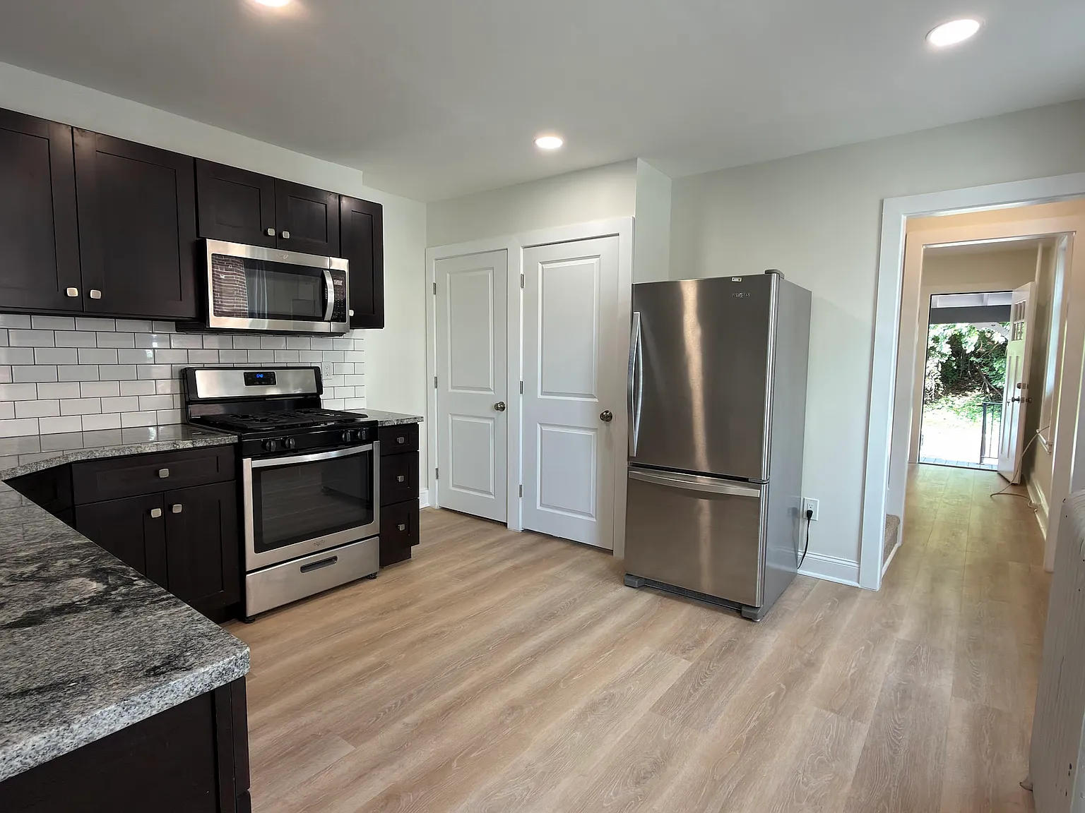 3 bed, 1280 sqft, $2,695 — Photo 2
