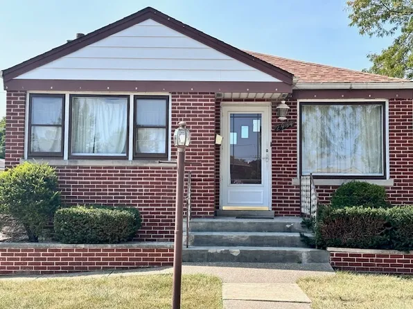 2934 Ernst St, Franklin Park, IL 60131