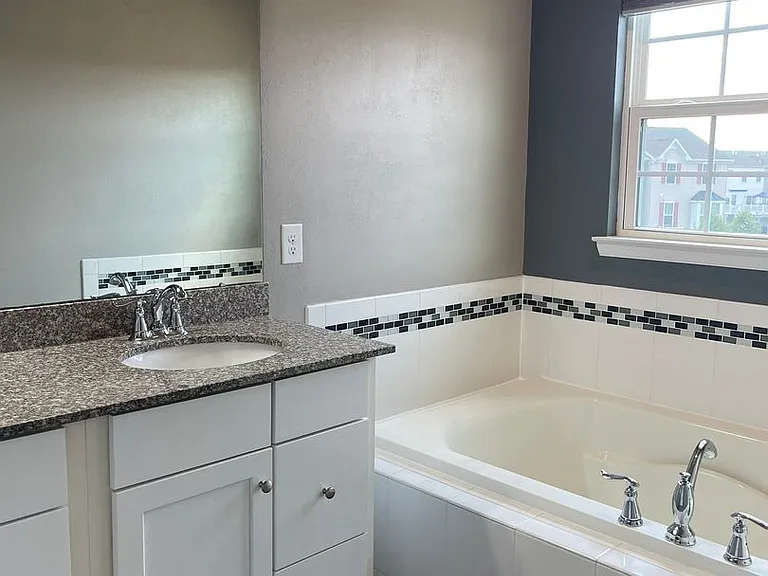 331 S Parkway Dr — Photo 68